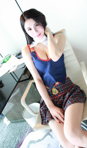 大鸡扒开双腿疯狂射精