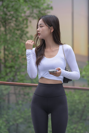 再一起用玩具震到自己喷水