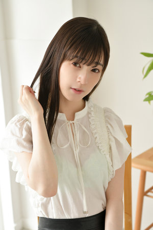 天降女子女孩子从二楼掉楼下