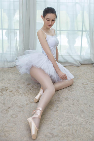 嗯嗯宝宝叫点使劲怎么啦难受吗