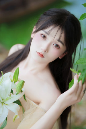 天降女子从2楼掉下了之类的