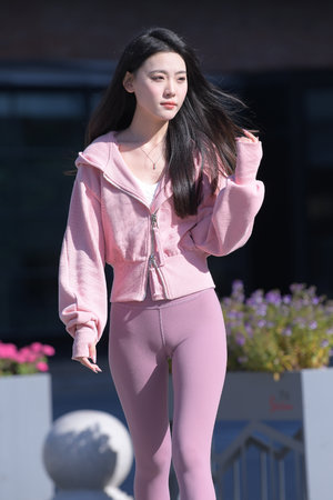 嗯啊…在试衣间里做h